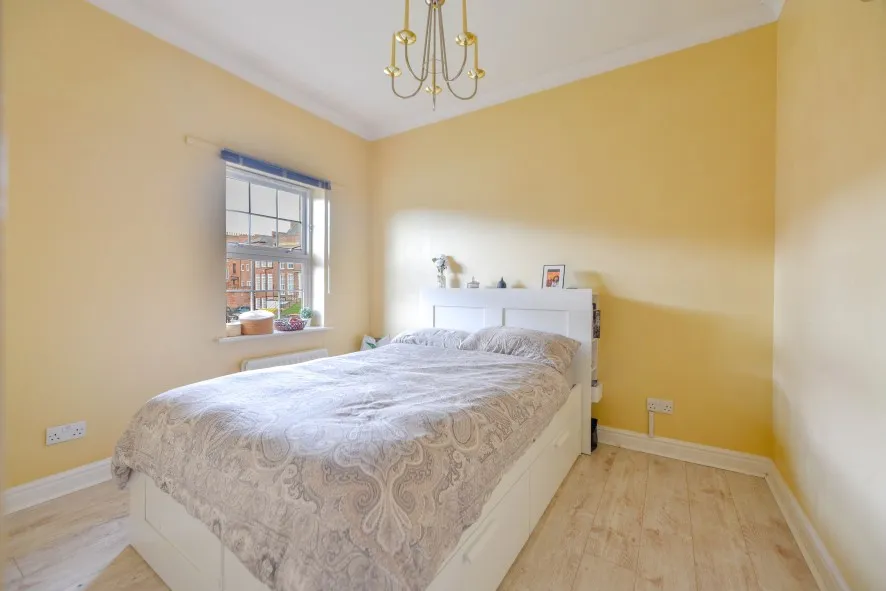 Property for Auction in Northamptonshire - 83 Scholars Court, Northampton, Northamptonshire NN1 1ES