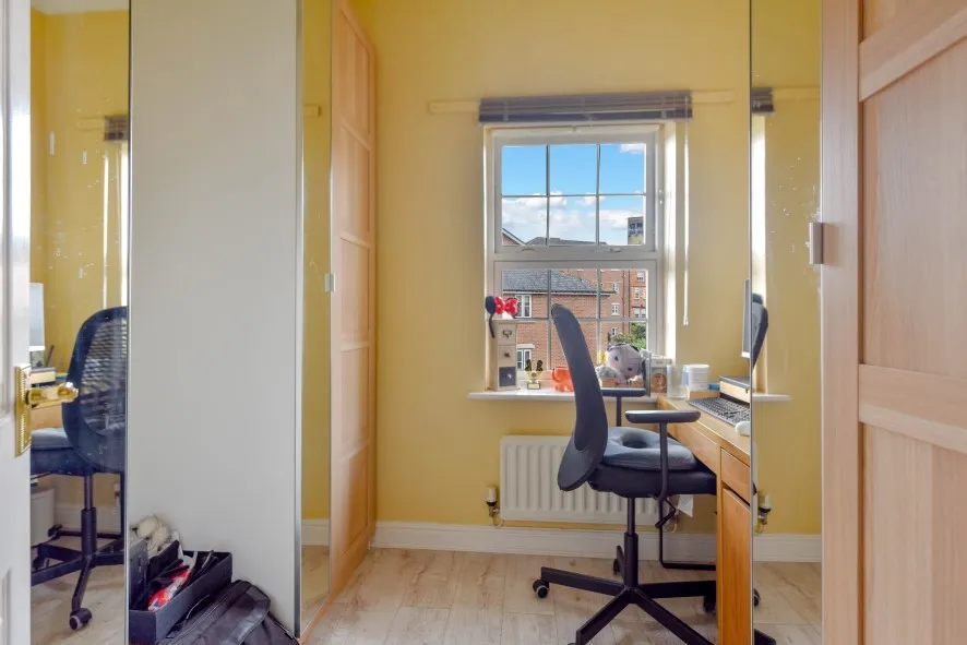 Property for Auction in Northamptonshire - 83 Scholars Court, Northampton, Northamptonshire NN1 1ES
