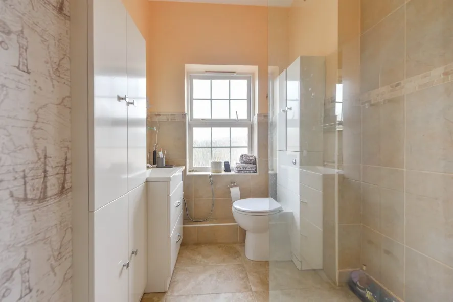 Property for Auction in Northamptonshire - 83 Scholars Court, Northampton, Northamptonshire NN1 1ES