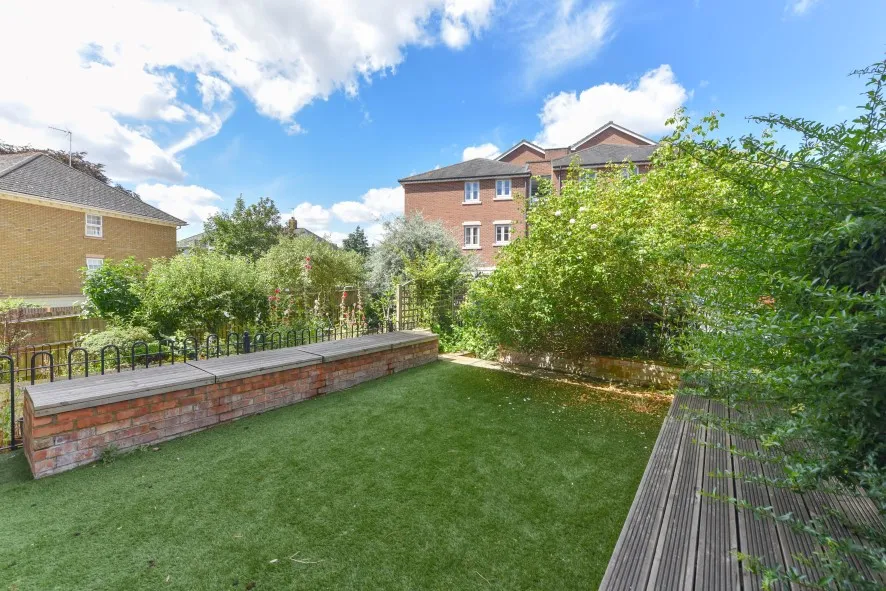 Property for Auction in Northamptonshire - 83 Scholars Court, Northampton, Northamptonshire NN1 1ES