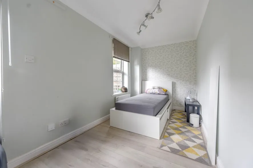 Property for Auction in Northamptonshire - 83 Scholars Court, Northampton, Northamptonshire NN1 1ES