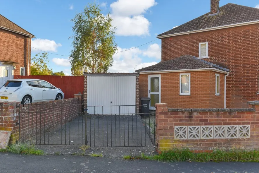Property for Auction in Northamptonshire - 51 Studfall Avenue, Corby, Northamptonshire NN17 1LD