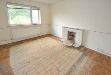 Property for Auction in Northamptonshire - 45 Greenview Drive, Links View, Northampton, Northamptonshire NN2 7LB