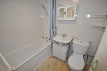 Property for Auction in Northamptonshire - 8 Alcombe Road, The Mounts, Northampton, Northamptonshire