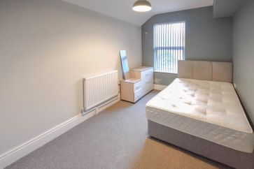 Property for Auction in Northamptonshire - 44 Hawthorn Road, Kettering, Northamptonshire NN15 7HS