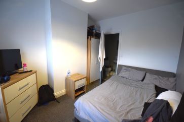 Property for Auction in Northamptonshire - 44 Hawthorn Road, Kettering, Northamptonshire NN15 7HS