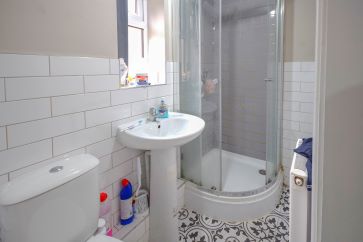 Property for Auction in Northamptonshire - 44 Hawthorn Road, Kettering, Northamptonshire NN15 7HS