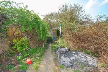 Property for Auction in Northamptonshire - 45 Greenview Drive, Links View, Northampton, Northamptonshire