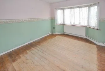 Property for Auction in Northamptonshire - 45 Greenview Drive, Links View, Northampton, Northamptonshire