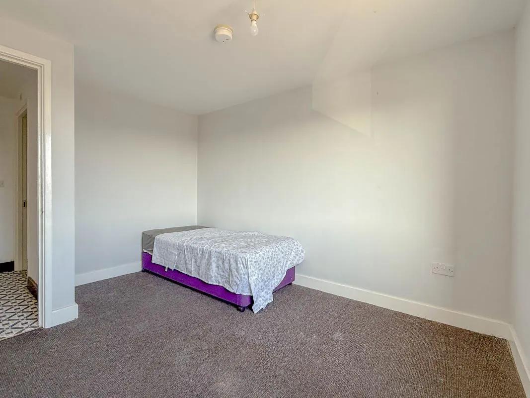 5 Freehold Street, Northampton, Northamptonshire, NN2 6BF - Online Auctions