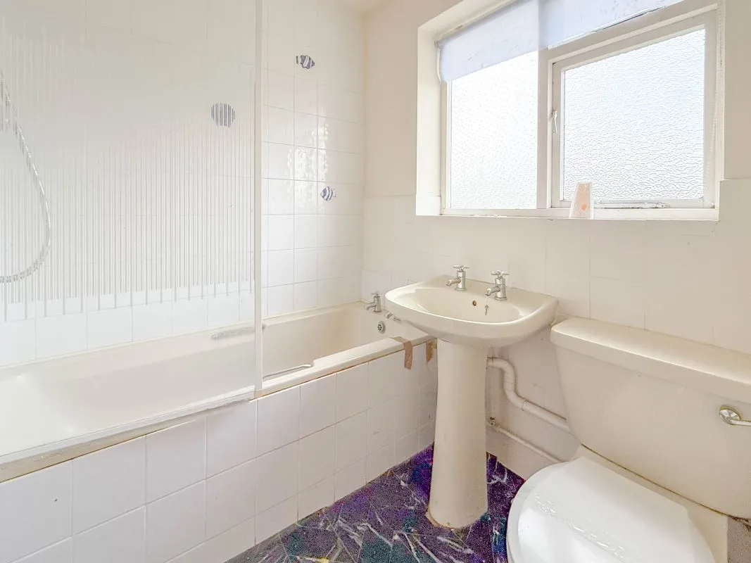 Birkdale Close, Northampton, Northamptonshire, NN2 7PD - Online Auctions
