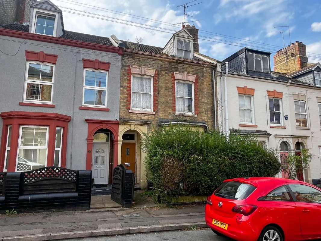 Northampton, Northamptonshire, NN2 6AP - Online Auctions