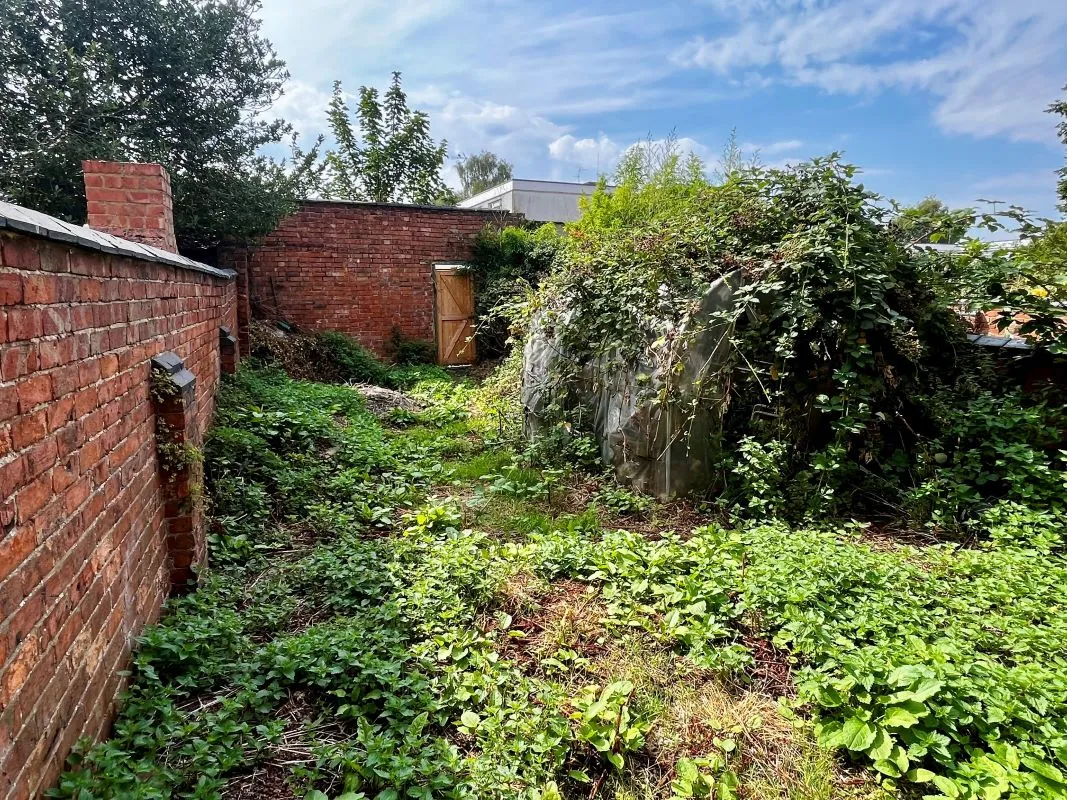 Northampton, Northamptonshire, NN2 6AP - Online Auctions