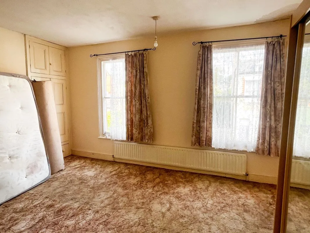 Northampton, Northamptonshire, NN2 6AP - Online Auctions