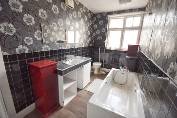 Property for Auction in Northamptonshire - 71 Harlestone Road, St James, Northampton, Northamptonshire NN5 7AB
