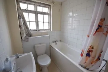Property for Auction in Northamptonshire - 10 Elmwood Walk, Duston, Northampton, Northamptonshire NN5 6LU