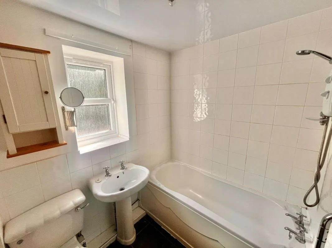 Newcastle upon Tyne, Tyne and Wear, NE6 1UG - Online Auctions