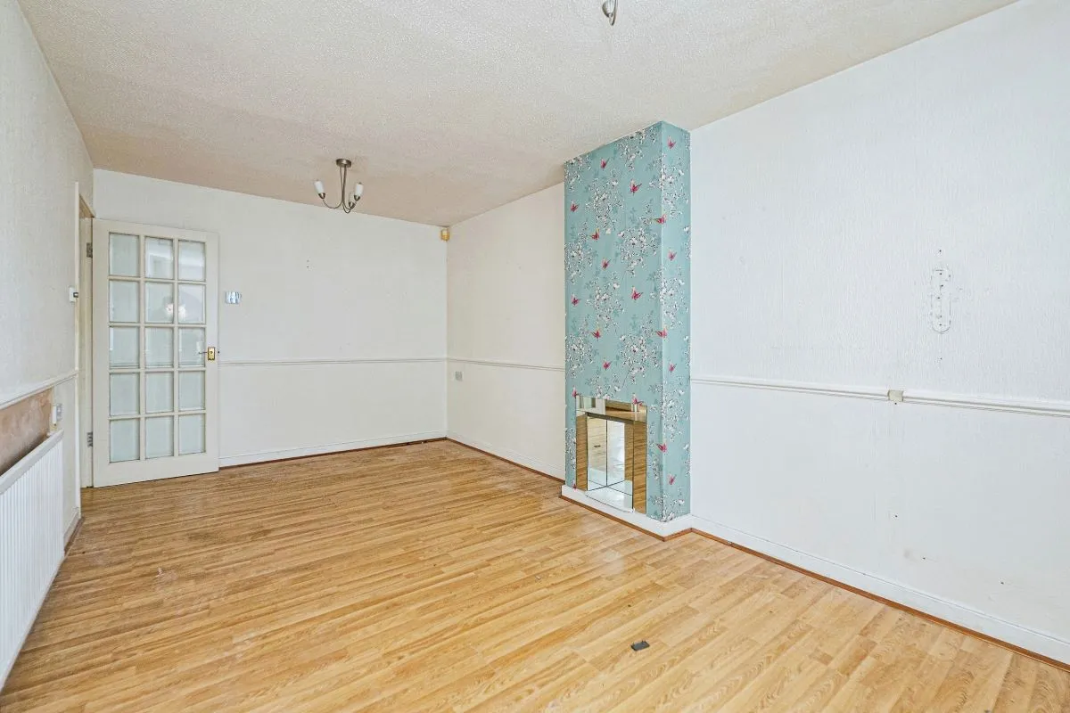 Hull, North Humberside, HU6 7BZ - Online Auctions