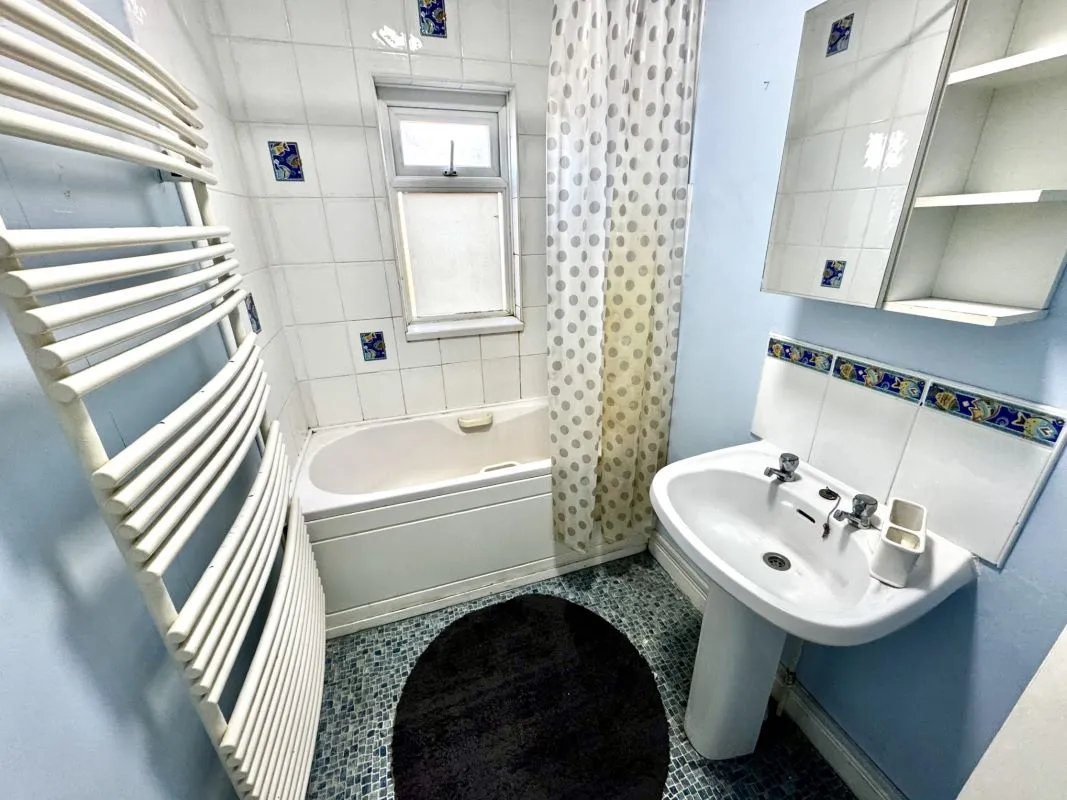 Scarborough, North Yorkshire, YO12 7RT - Online Auctions