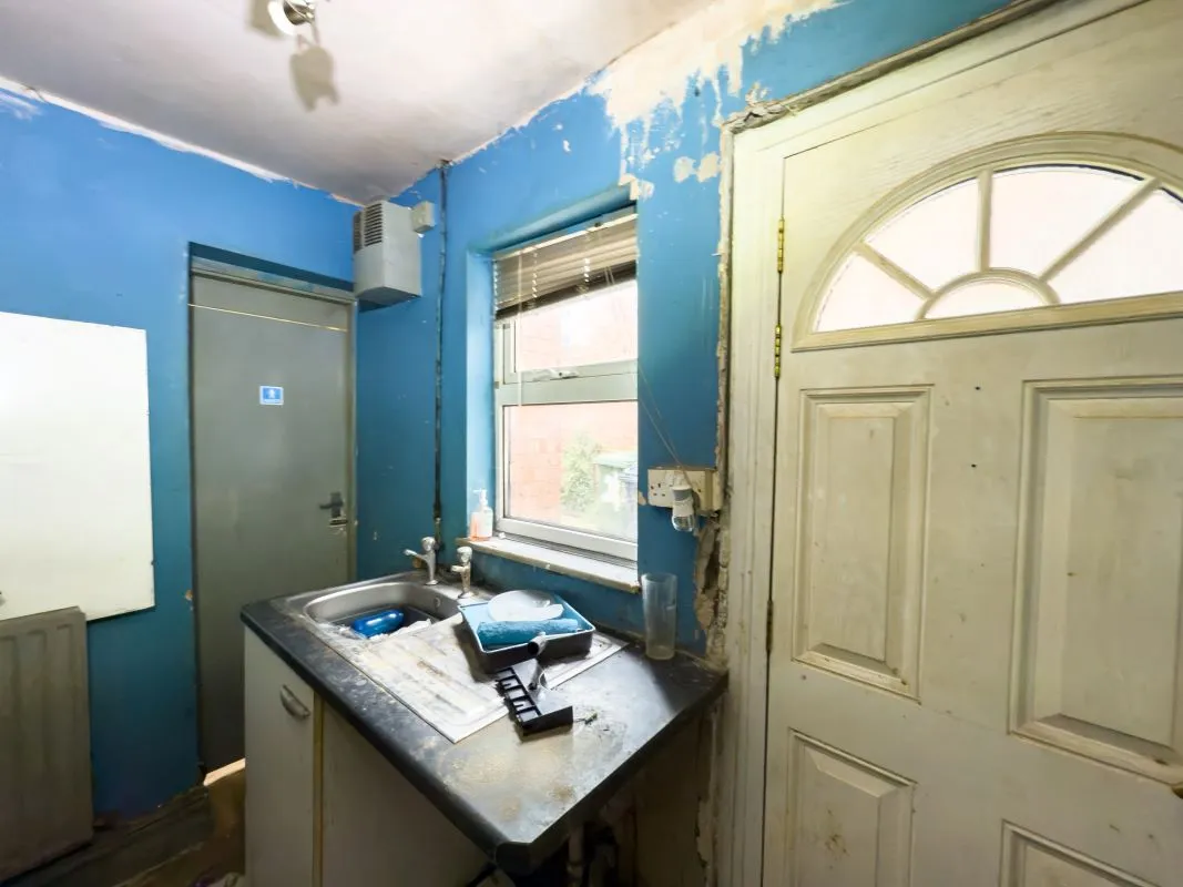 Gateshead, Tyne And Wear, NE8 1RJ - Online Auctions