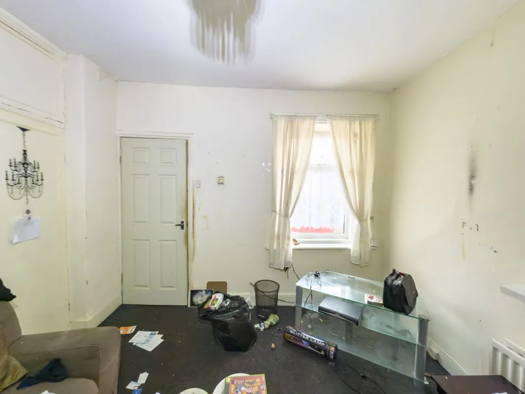 Gateshead, Tyne And Wear, NE8 1RJ - Online Auctions