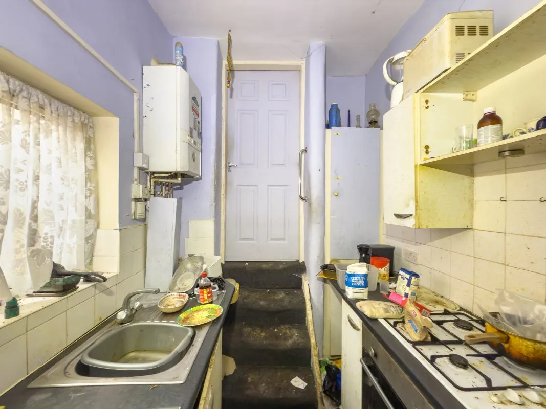 Gateshead, Tyne And Wear, NE8 1RJ - Online Auctions