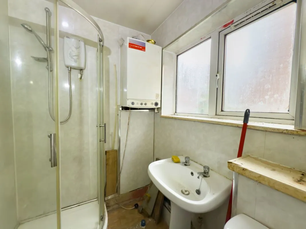 Gateshead, Tyne And Wear, NE8 1RJ - Online Auctions