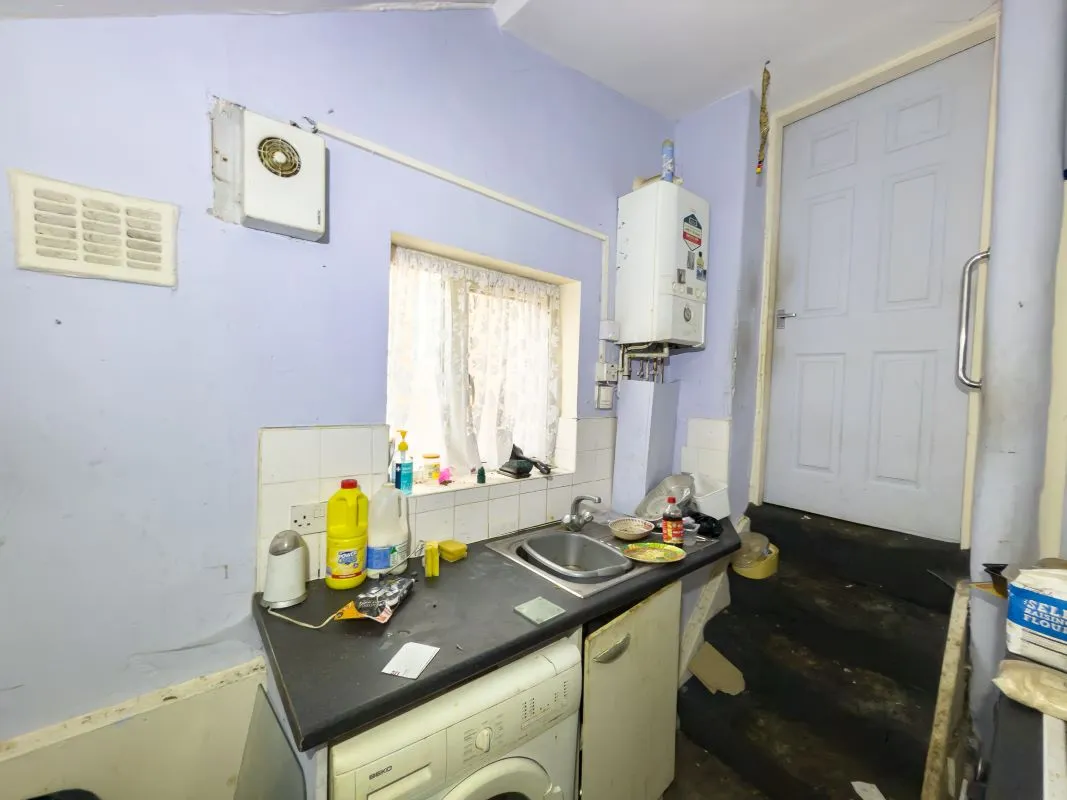 Gateshead, Tyne And Wear, NE8 1RJ - Online Auctions