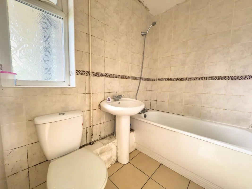 Gateshead, Tyne And Wear, NE10 8AH - Online Auctions