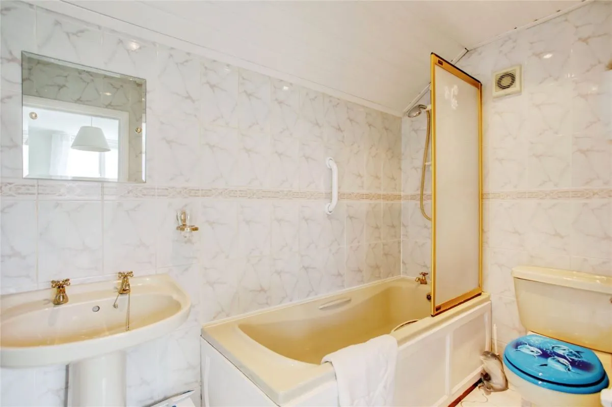 Newcastle upon Tyne, Tyne and Wear, NE6 4HY - Online Auctions