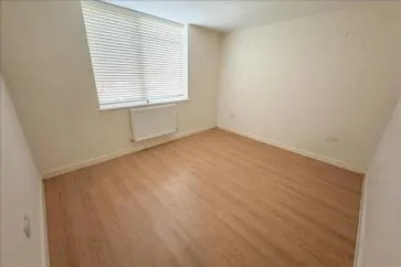 Property for Auction in North West - Flat 5, Park House 643-651, Staines Road, Feltham, London TW14 8PA