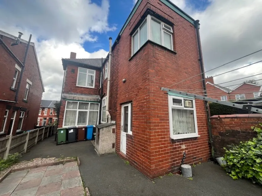 Property for Auction in North West - 39 Kensington Road, Oldham, Greater Manchester OL8 4BZ