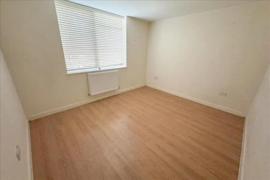 Property for Auction in North West - Flat 5, Park House 643-651, Staines Road, Feltham, London TW14 8PA