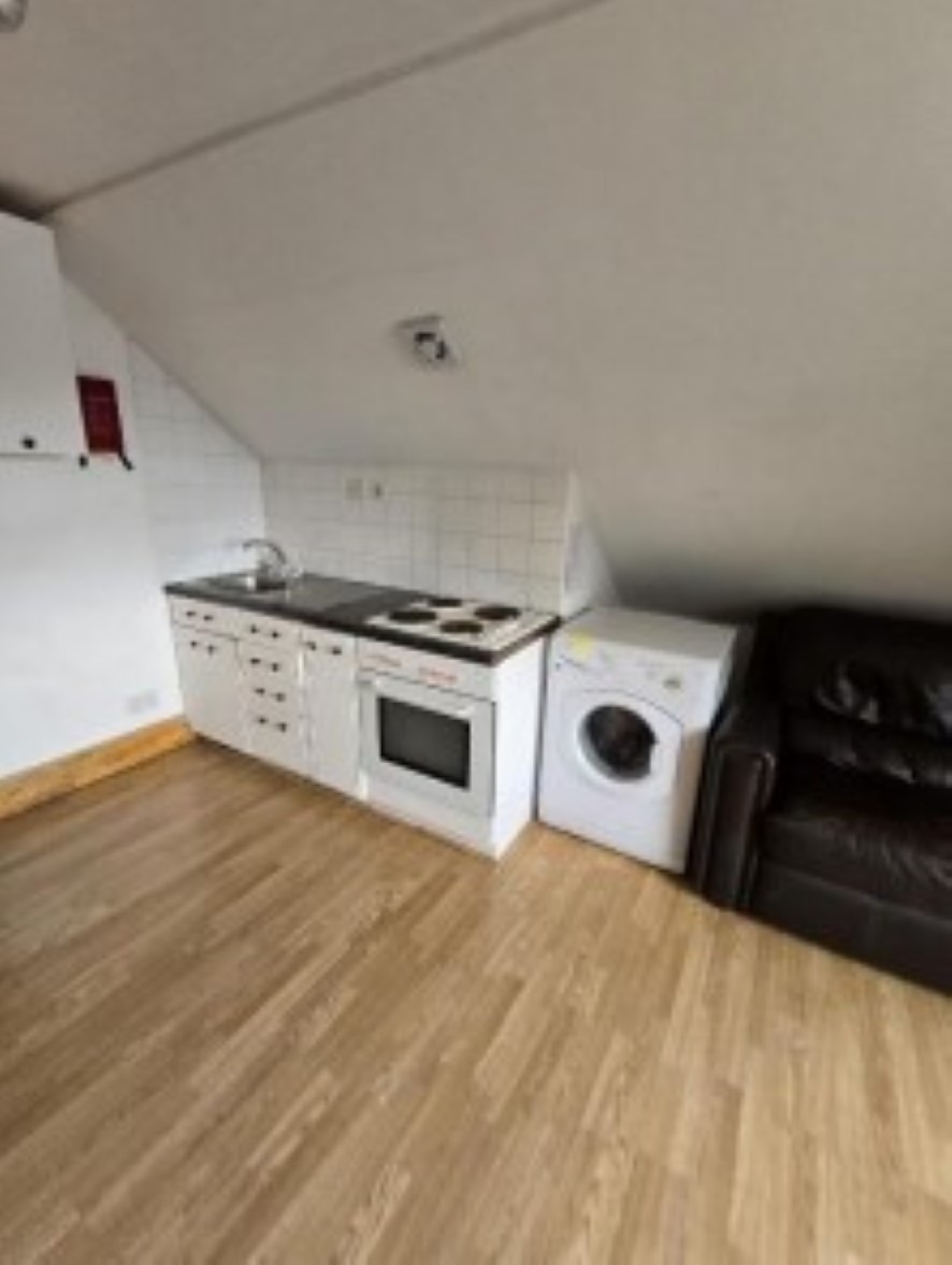 Property for Auction in North West - Flat 14, 23-25 Biscot Road, Luton, Bedfordshire LU3 1AH