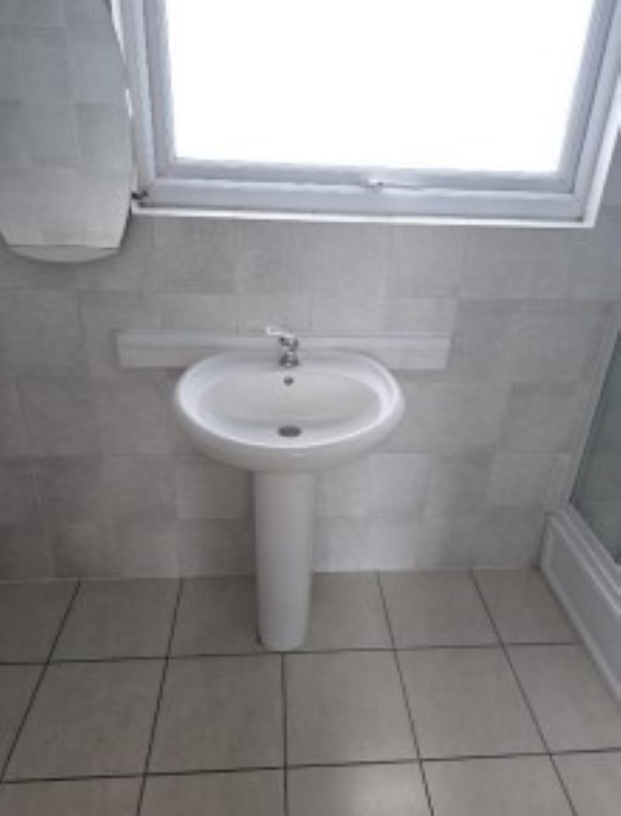 Property for Auction in North West - Flat 14, 23-25 Biscot Road, Luton, Bedfordshire LU3 1AH