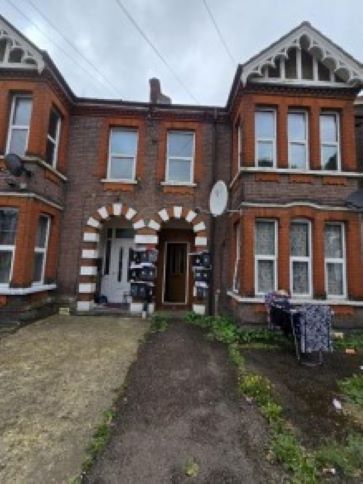 Property for Auction in North West - Flat 14, 23-25 Biscot Road, Luton, Bedfordshire LU3 1AH