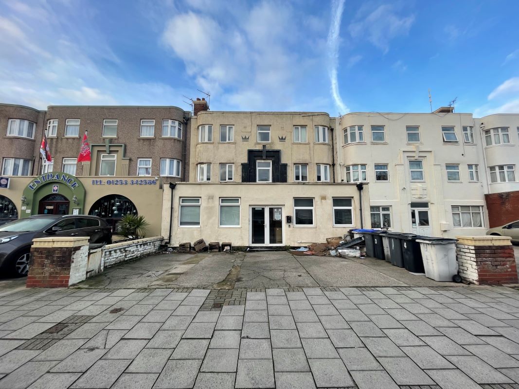 16 Clifton Drive, Blackpool, Lancashire, FY4 1NX - Online Auctions