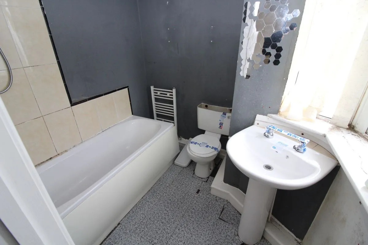 16 Clifton Drive, Blackpool, Lancashire, FY4 1NX - Online Auctions