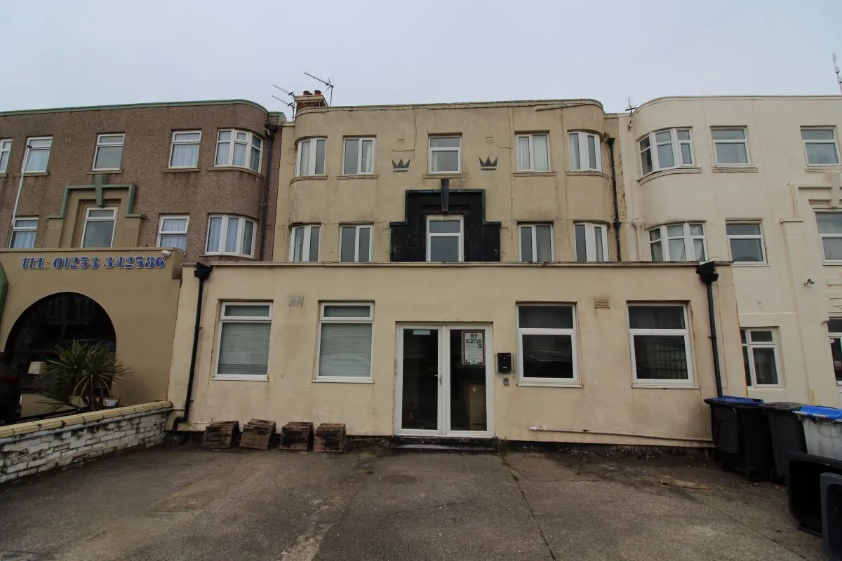 16 Clifton Drive, Blackpool, Lancashire, FY4 1NX - Online Auctions