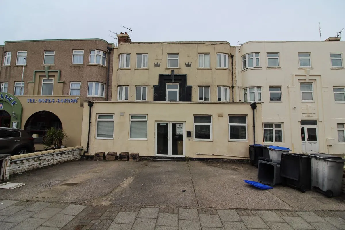 16 Clifton Drive, Blackpool, Lancashire, FY4 1NX - Online Auctions