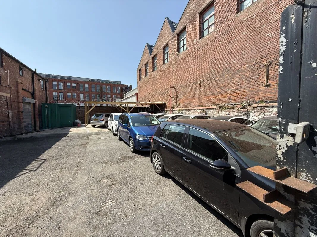 Manchester, Lancashire, M16 9EJ - Online Auctions