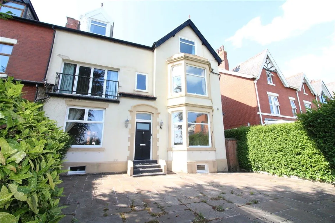 Lytham St. Annes, Lancashire, FY8 5EY - Online Auctions