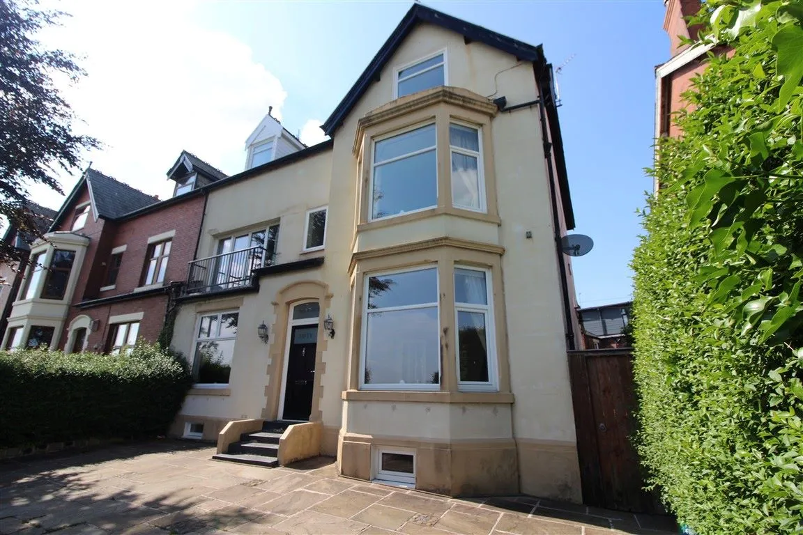 Lytham St. Annes, Lancashire, FY8 5EY - Online Auctions