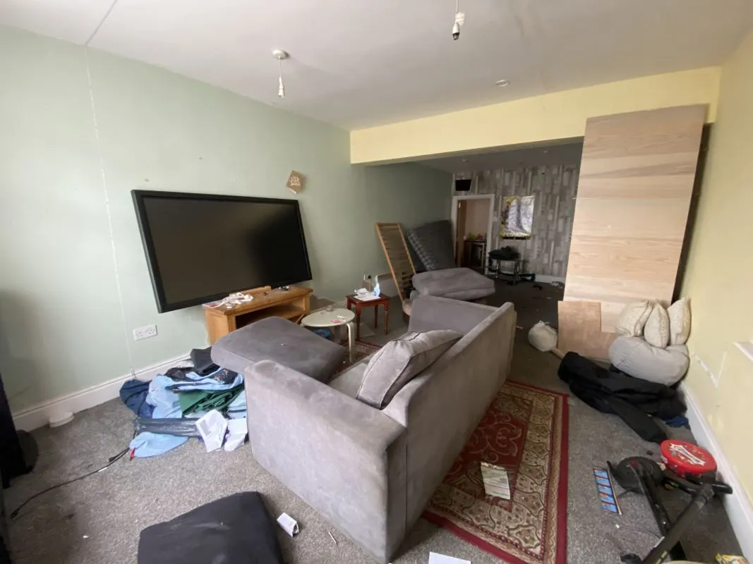 Nuneaton, Warwickshire, CV10 8LF - Online Auctions