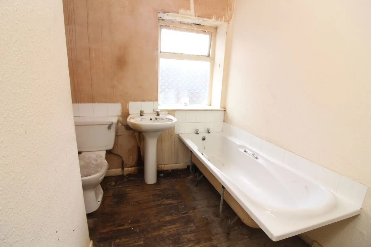 Clayton le Moors, Accrington, Lancashire, BB5 5PZ - Online Auctions