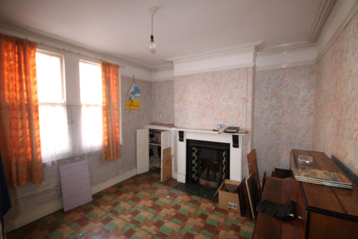 Mansfield, Nottinghamshire, NG18 5PF - Online Auctions