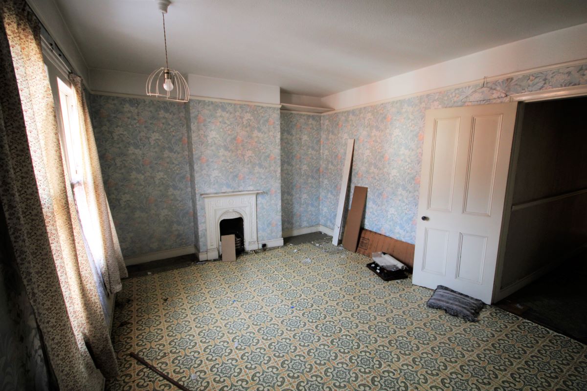Mansfield, Nottinghamshire, NG18 5PF - Online Auctions