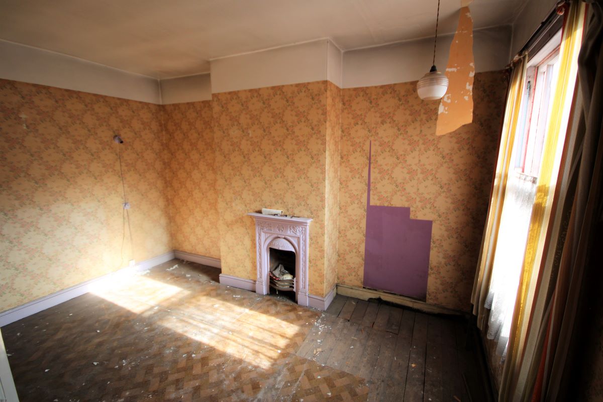 Mansfield, Nottinghamshire, NG18 5PF - Online Auctions