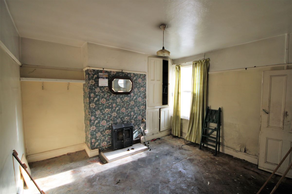 Mansfield, Nottinghamshire, NG18 5PF - Online Auctions