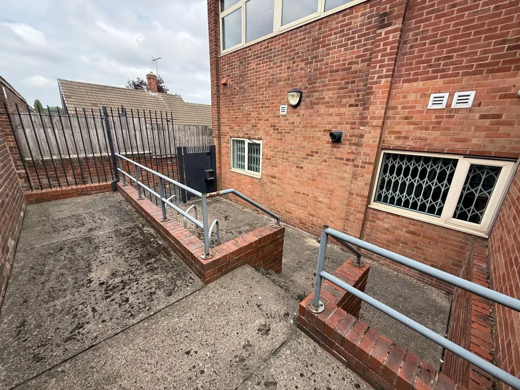 Mansfield, Nottinghamshire, NG19 6QB - Online Auctions